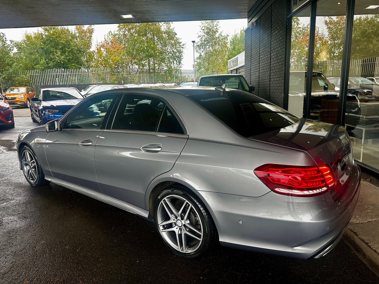 Used Mercedes-Benz E Class 2014 for sale - 76307046: Photo 9