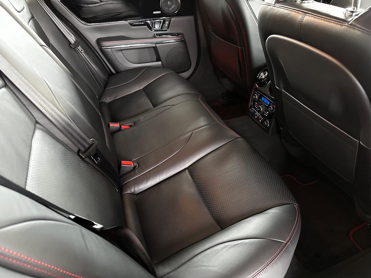 Used Jaguar XJ 2016 for sale - 76371616: Photo 17