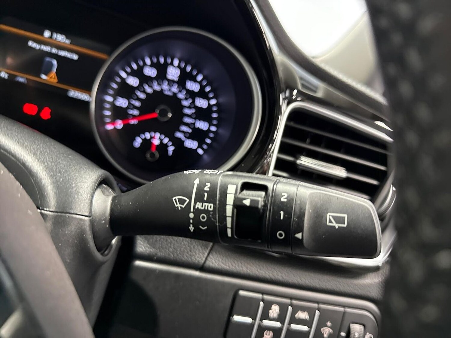 Used Kia XCeed 2023 for sale - 76599297: Photo 27