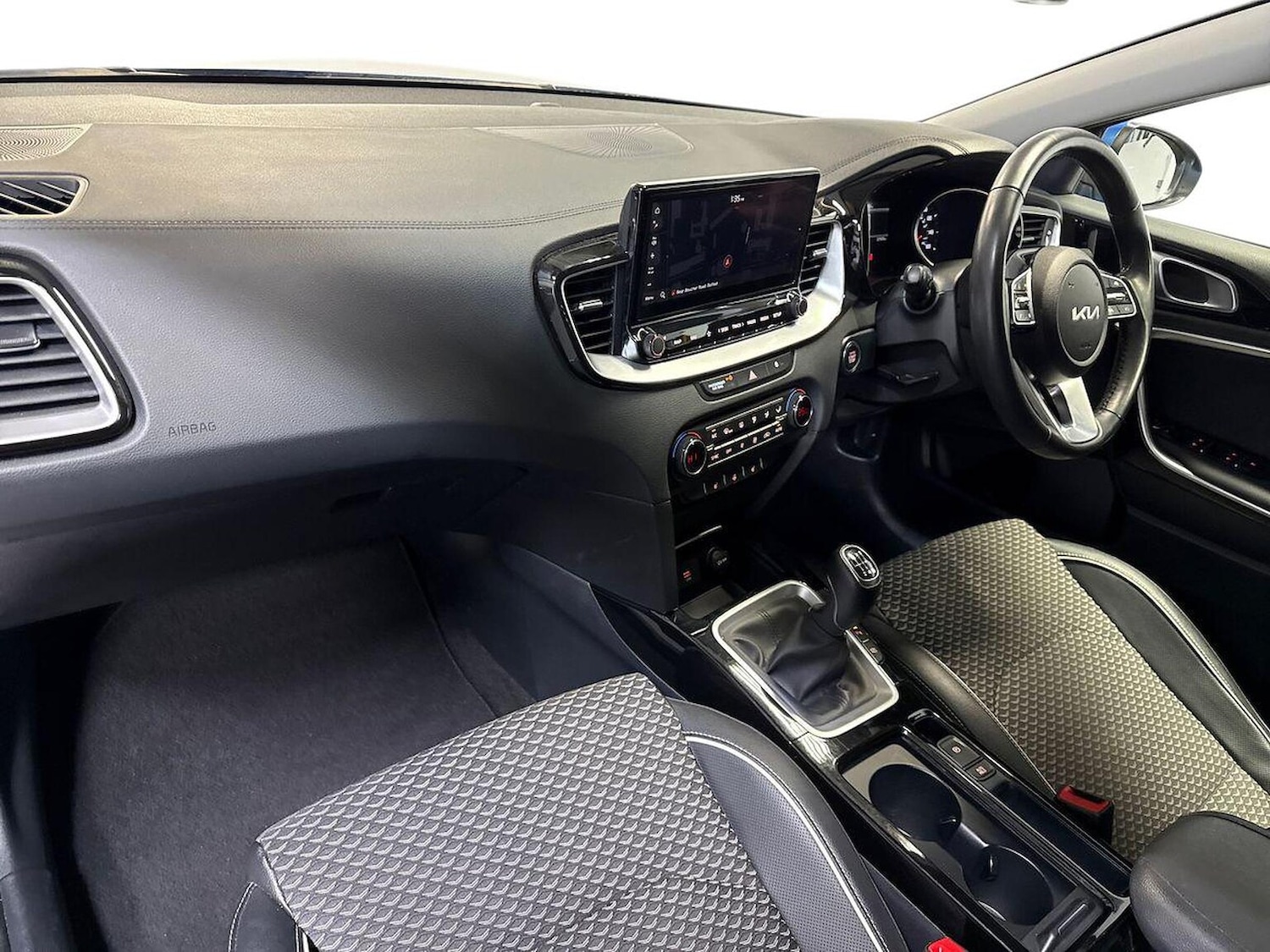 Used Kia XCeed 2023 for sale - 76599297: Photo 7