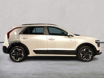 Used Kia Niro 2024 for sale - 76932300: Photo