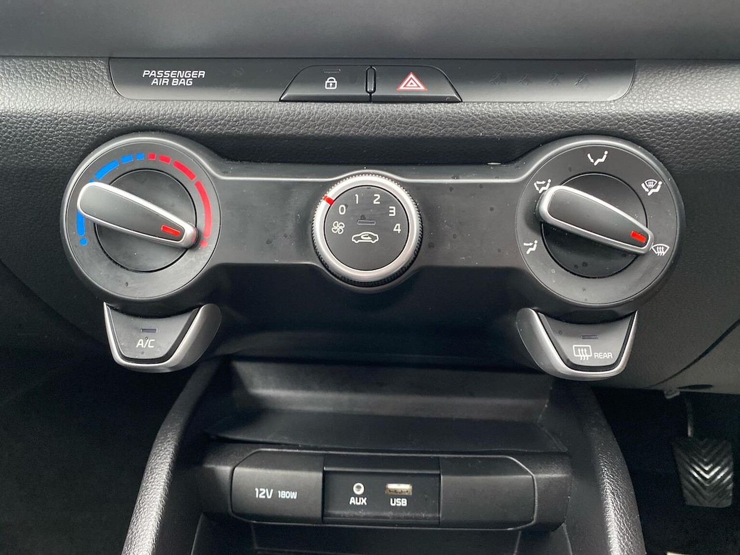 Used Kia Stonic 2019 for sale - 76299391: Photo 12