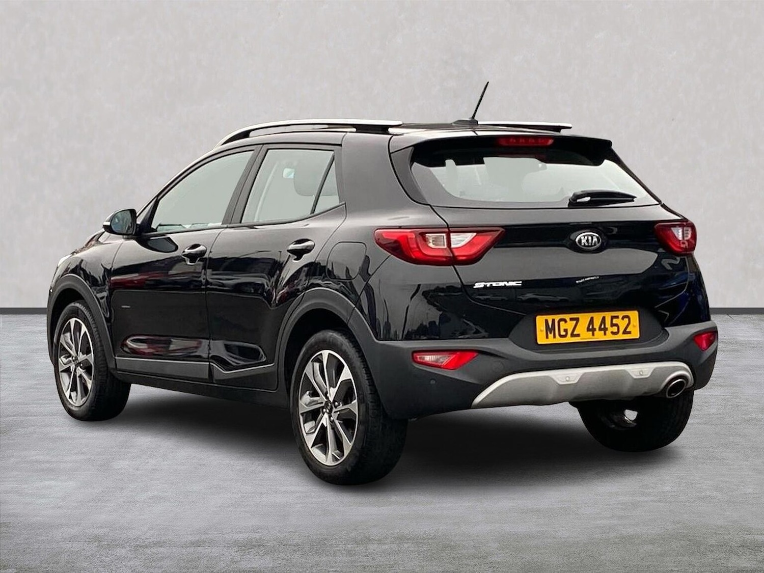 Used Kia Stonic 2019 for sale - 76299391: Photo 2