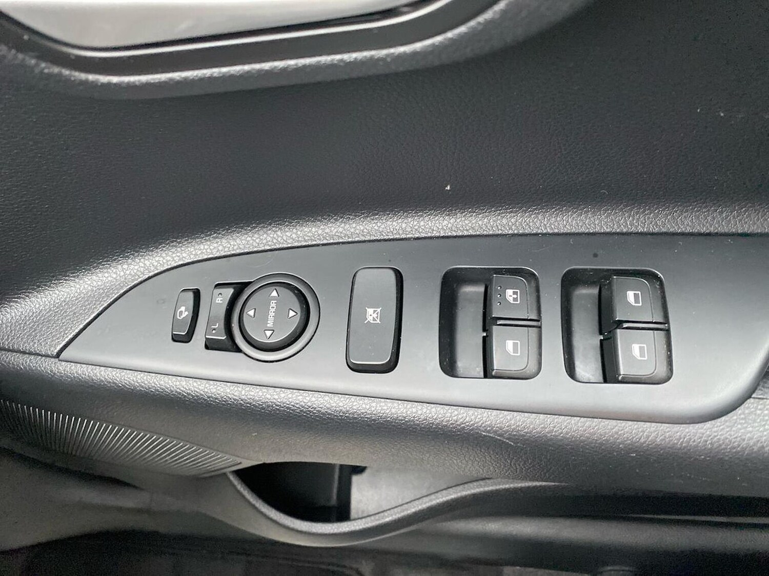 Used Kia Stonic 2019 for sale - 76299391: Photo 21