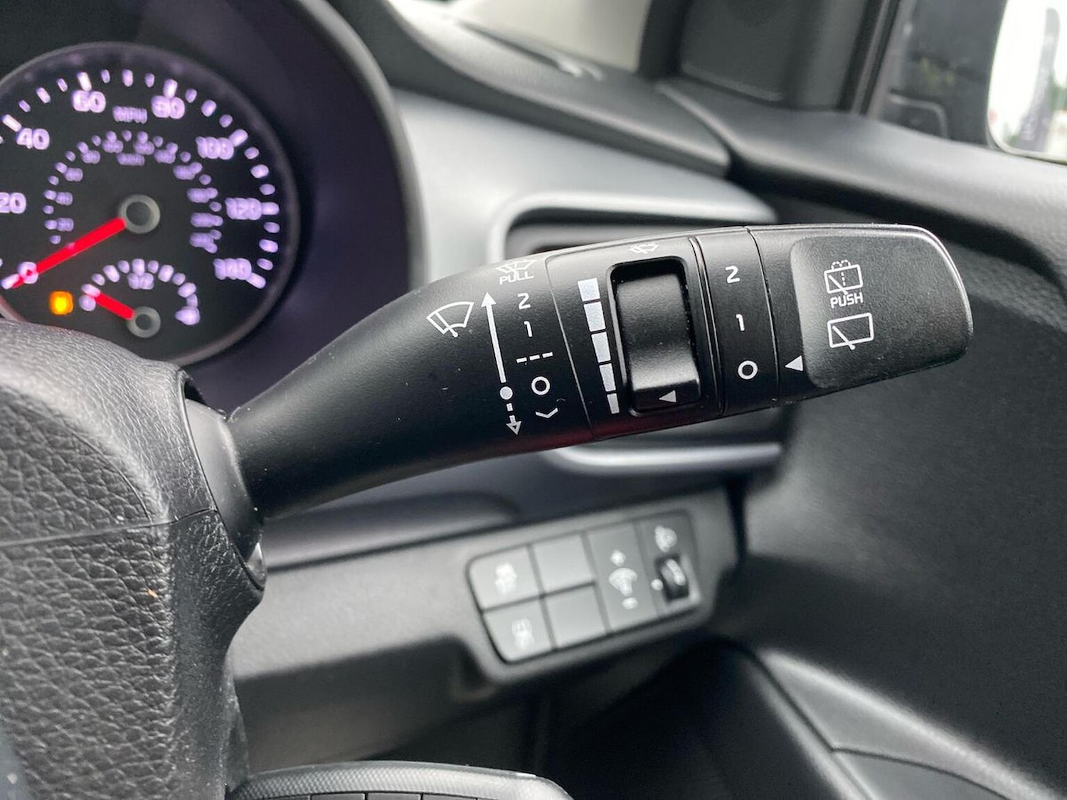 Used Kia Stonic 2019 for sale - 76299391: Photo 26