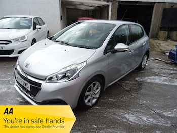 Used Peugeot 208 2017 for sale - 79370397: Photo