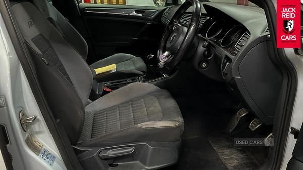 Used Volkswagen Golf 2017 for sale - 77941184: Photo 2