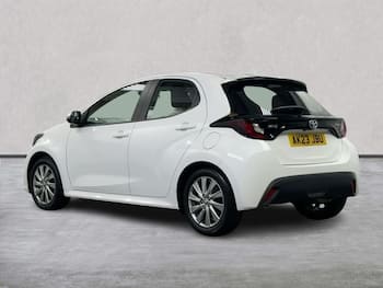 Used Toyota Yaris 2023 for sale - 79676094: Photo