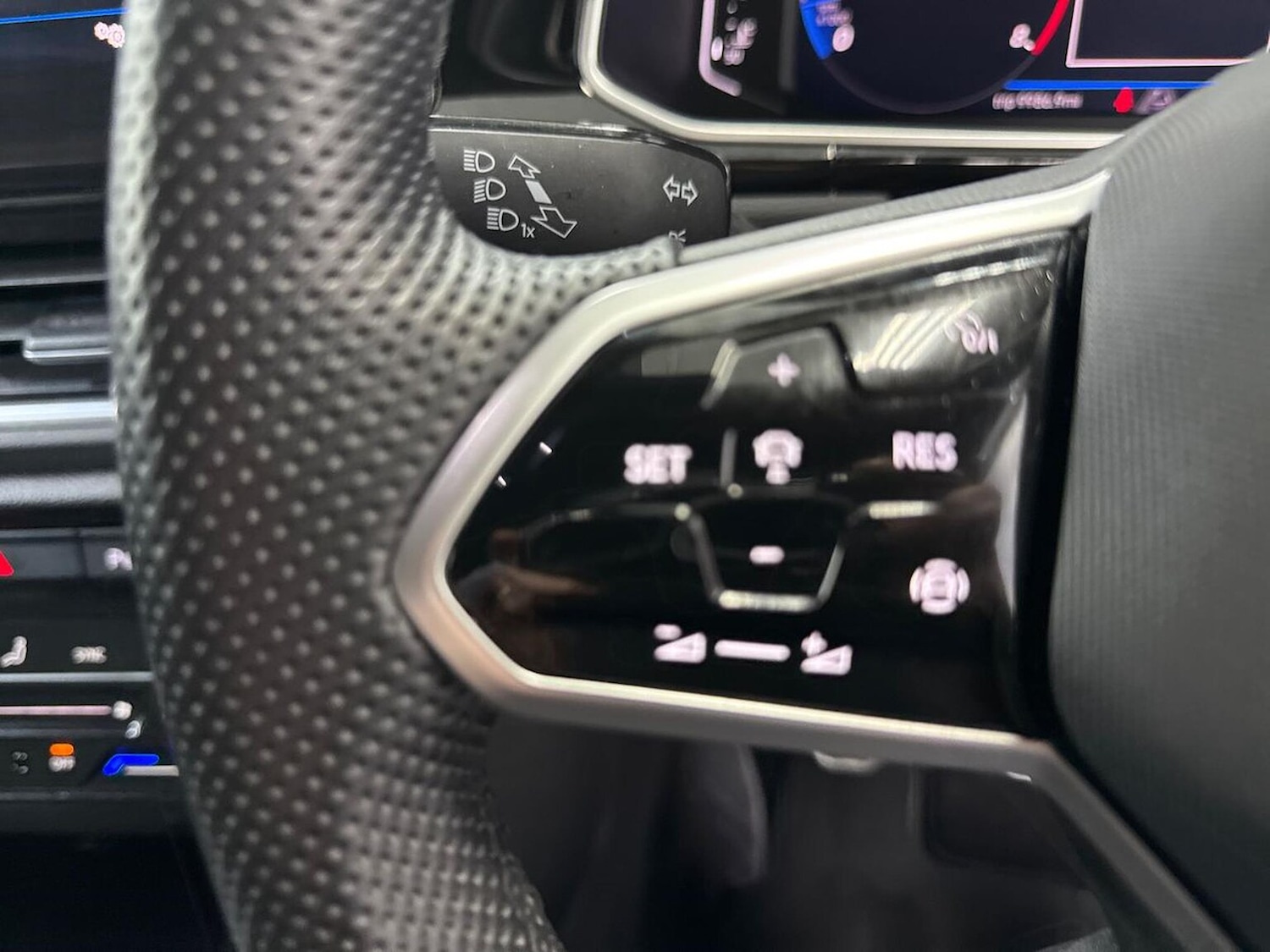 Used Volkswagen T-Roc 2022 for sale - 77629329: Photo 24