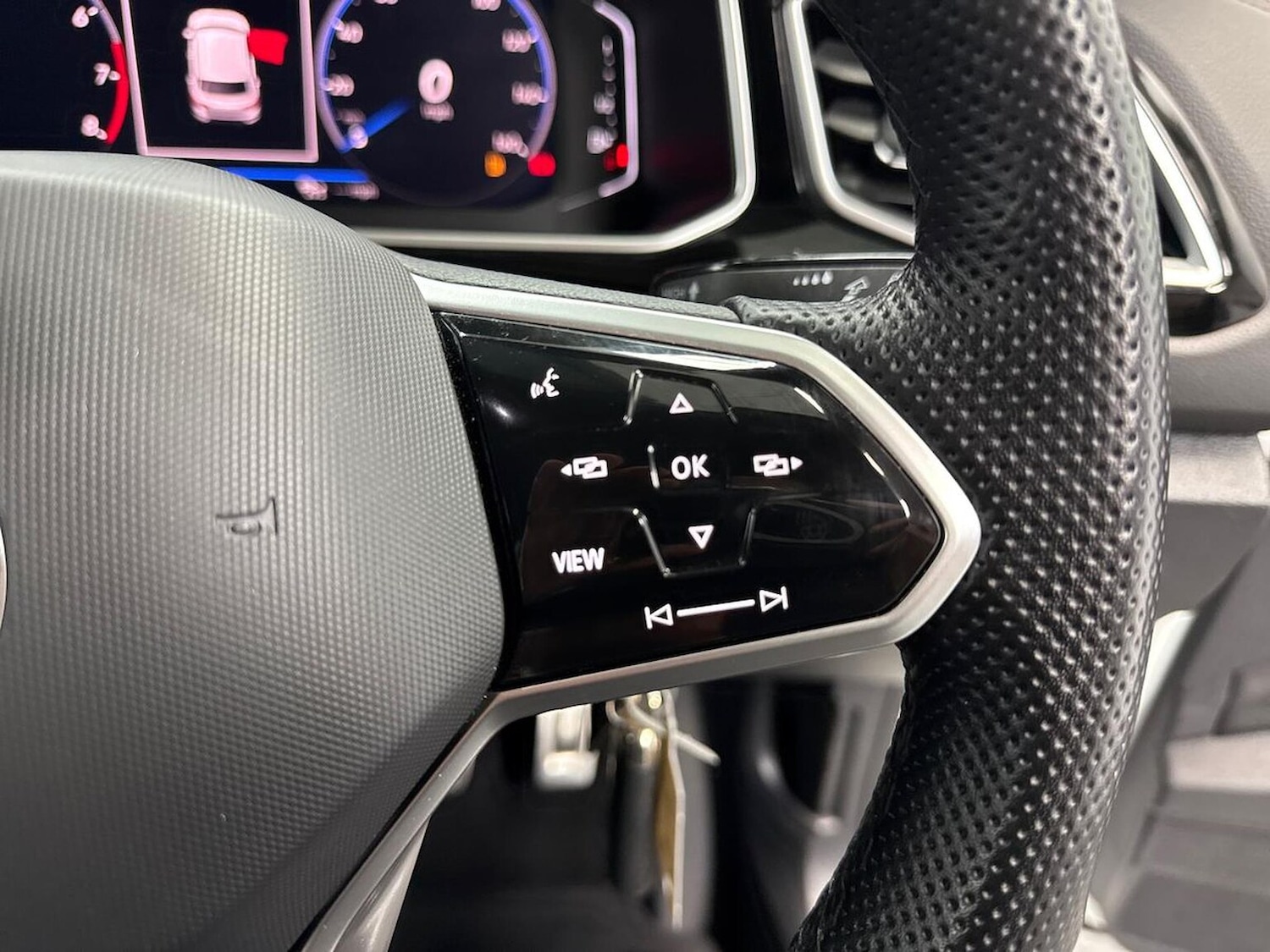 Used Volkswagen T-Roc 2022 for sale - 77629329: Photo 25