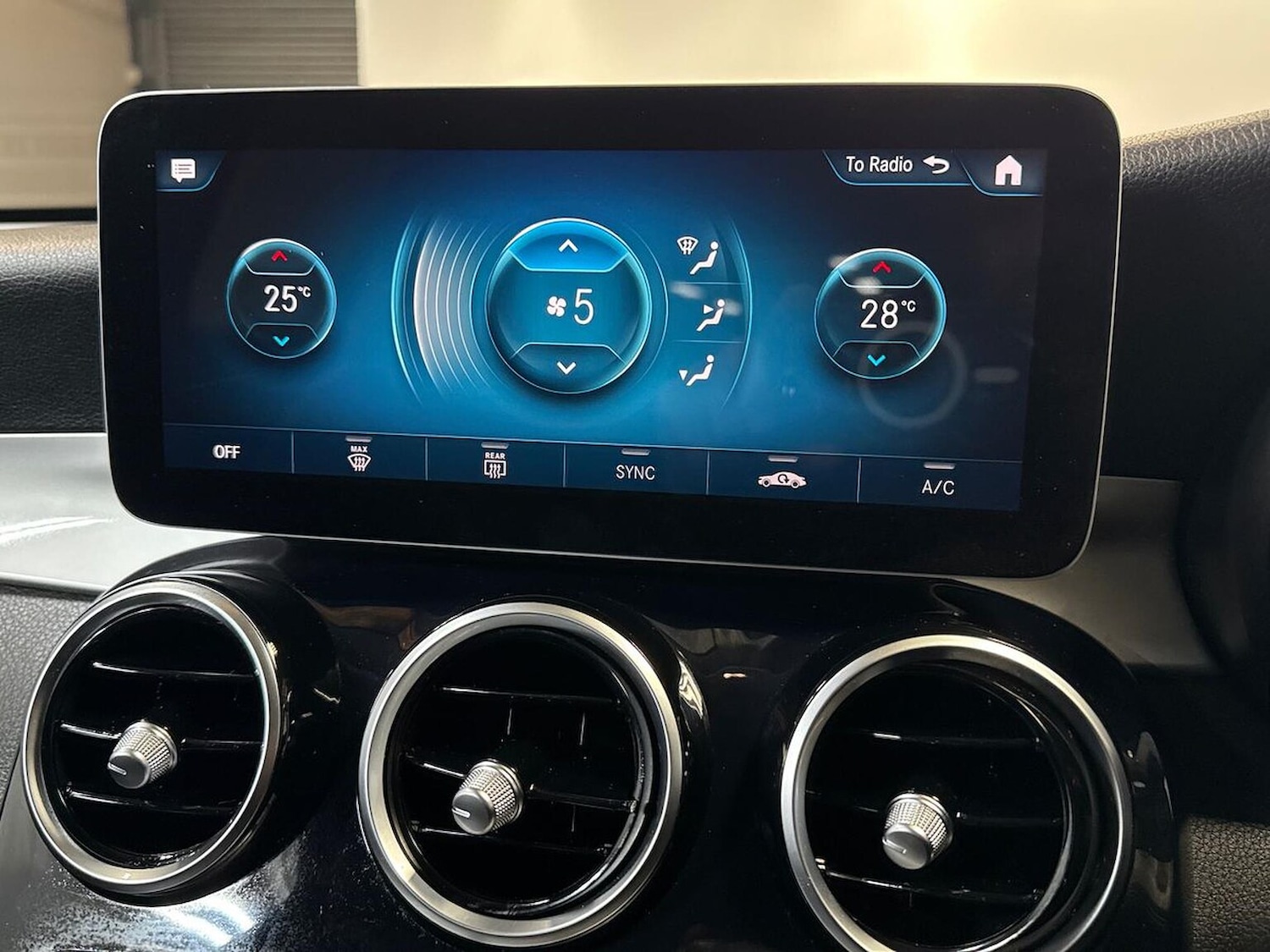 Used Mercedes-Benz GLC 2019 for sale - 76565435: Photo 12