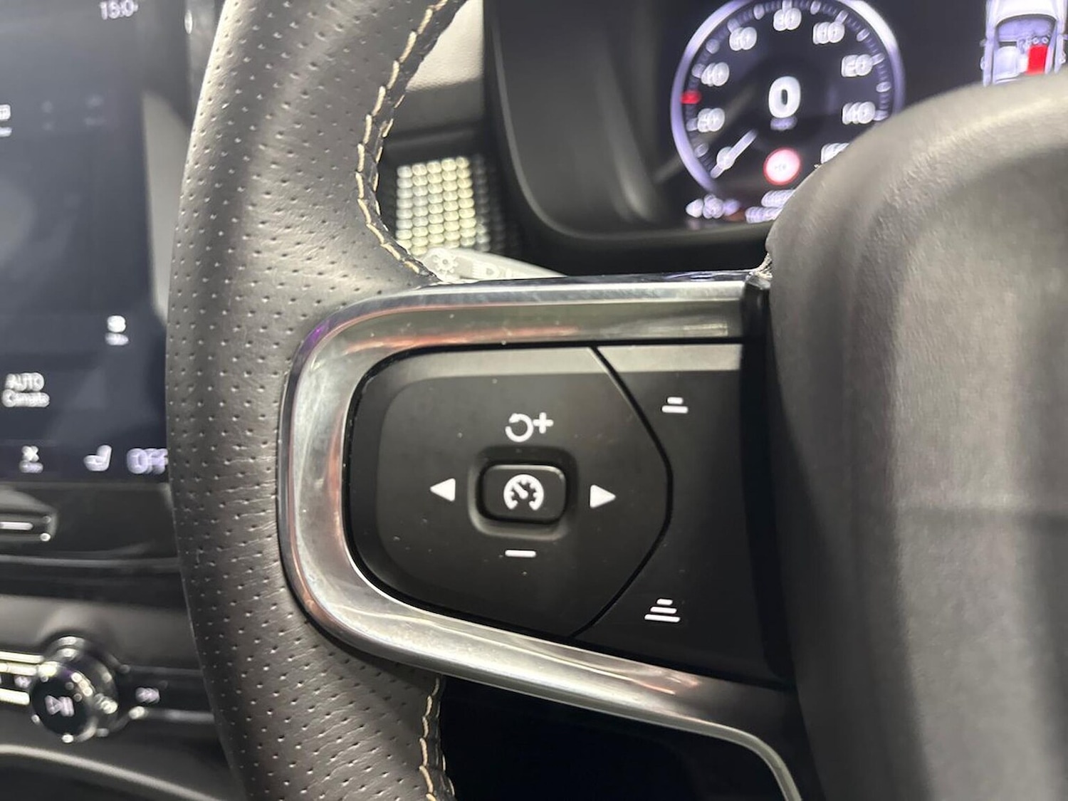 Used Volvo XC40 2018 for sale - 76831994: Photo 24