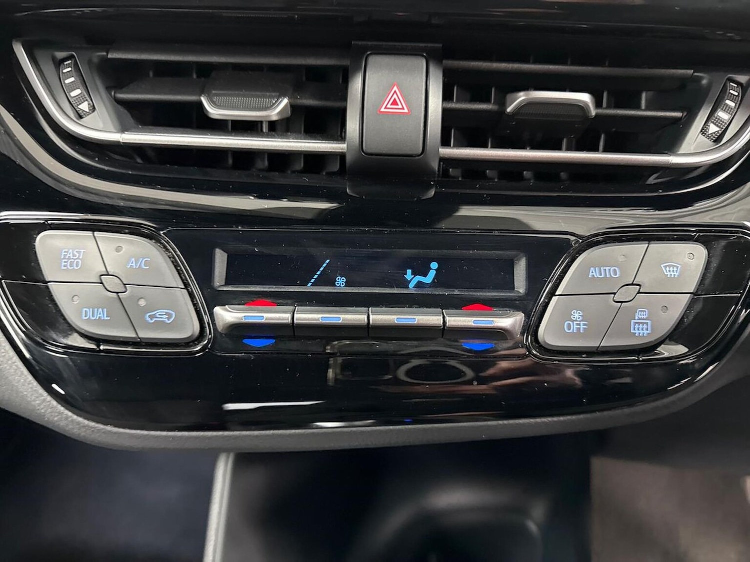 Used Toyota C-HR 2023 for sale - 78191383: Photo 24