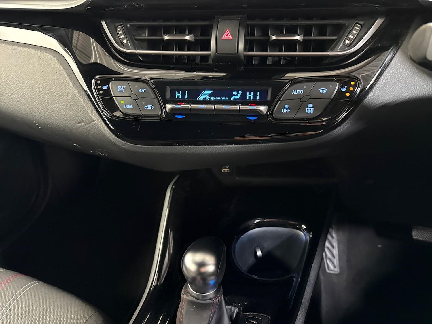 Used Toyota C-HR 2023 for sale - 78106365: Photo 12