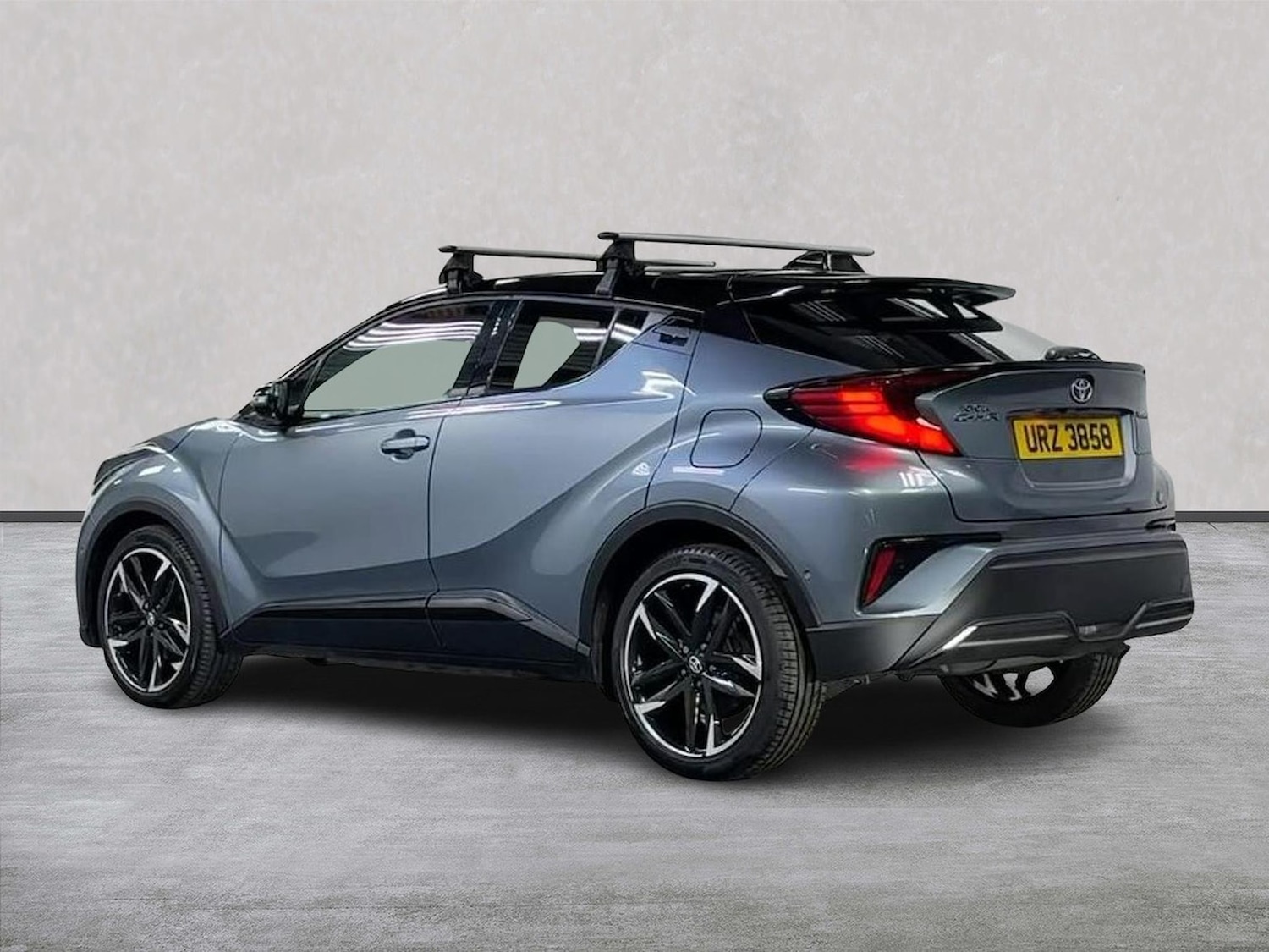 Used Toyota C-HR 2023 for sale - 78106365: Photo 2