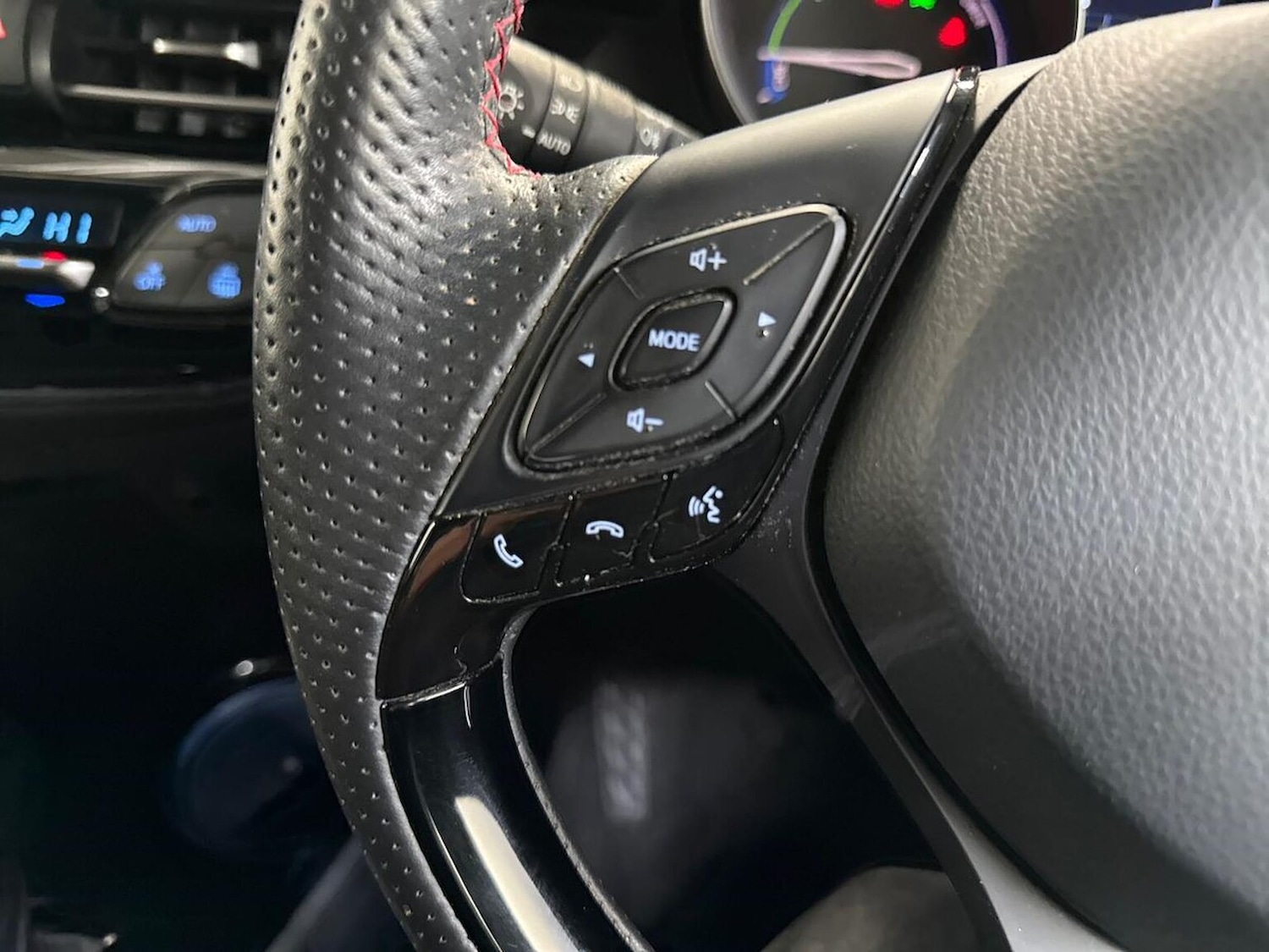 Used Toyota C-HR 2023 for sale - 78106365: Photo 24