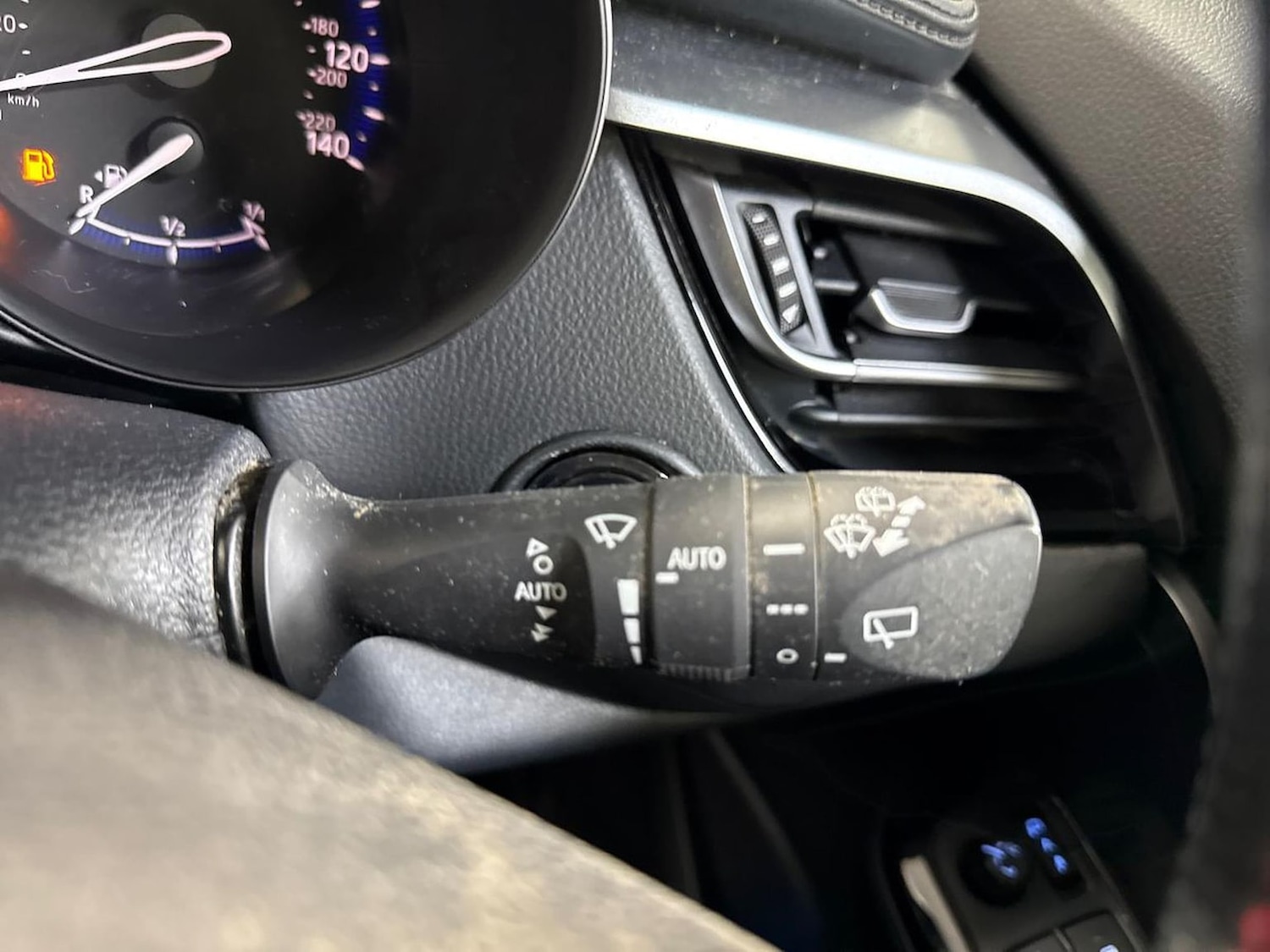 Used Toyota C-HR 2023 for sale - 78106365: Photo 27