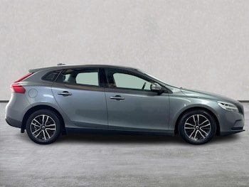 Used Volvo V40 2017 for sale - 79006146: Photo