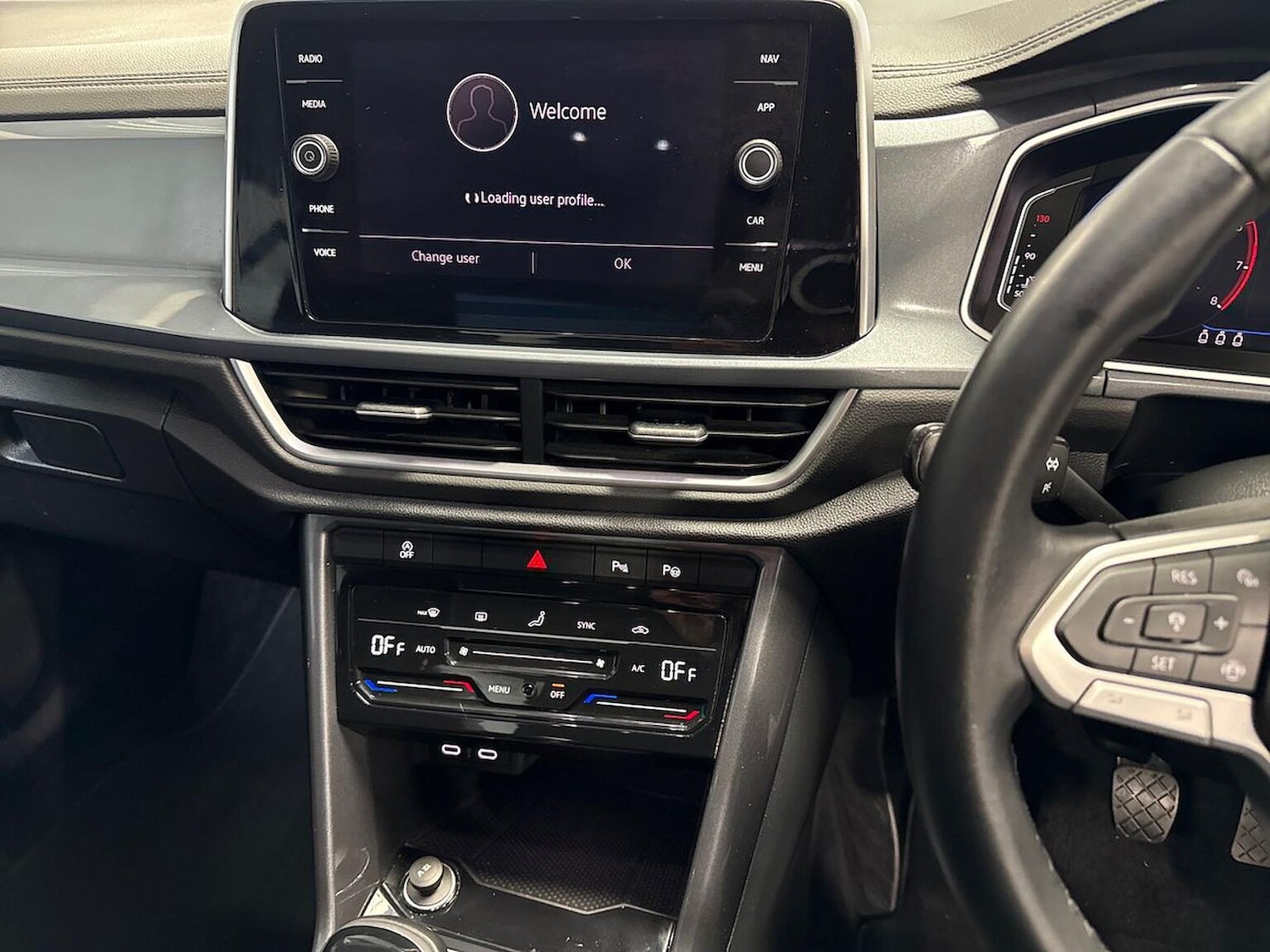 Used Volkswagen T-Roc 2022 for sale - 77845311: Photo 11