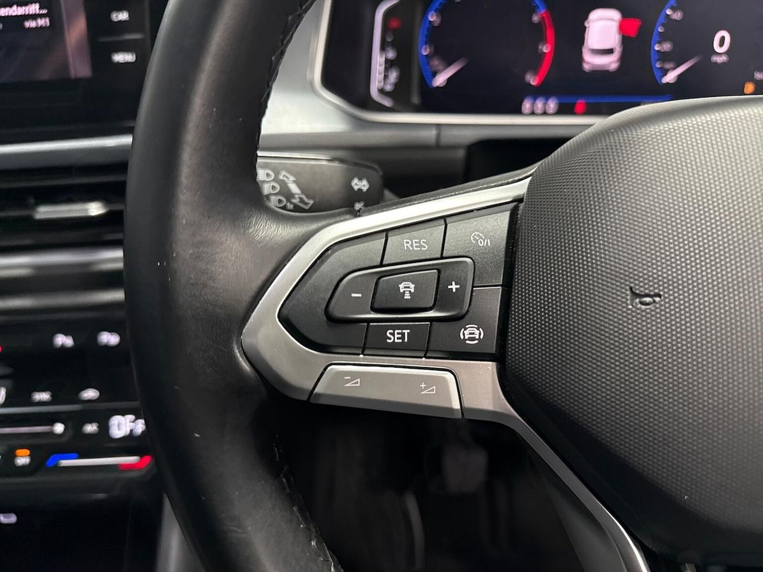 Used Volkswagen T-Roc 2022 for sale - 77845311: Photo 24