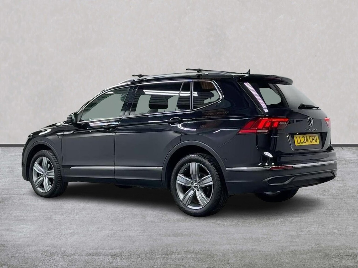 Used Volkswagen Tiguan Allspace 2024 for sale - 77984017: Photo 2