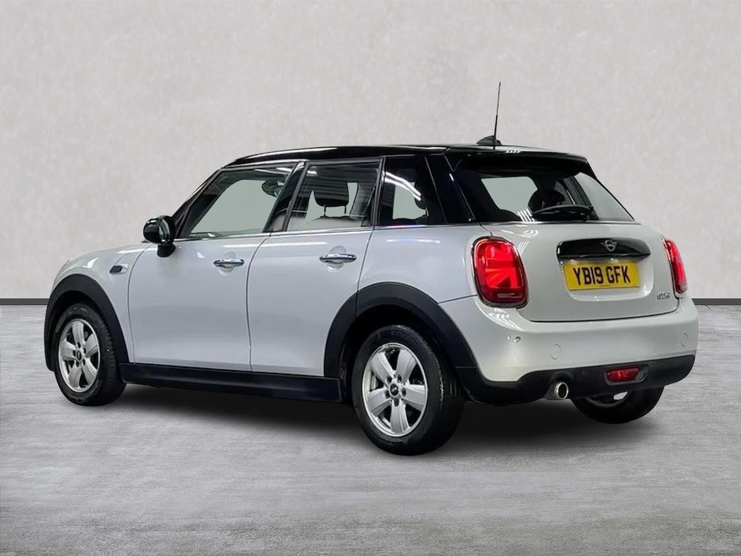 Used MINI Hatch 2019 for sale - 78191908: Photo 2