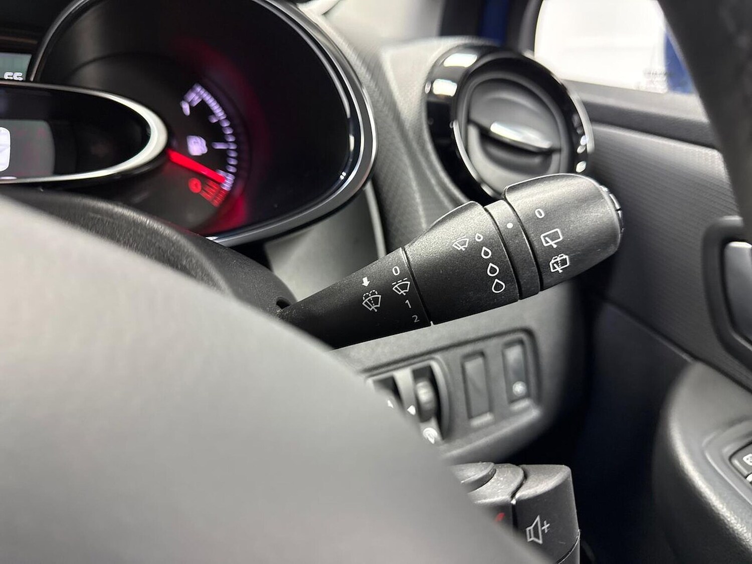 Used Renault Clio 2019 for sale - 78211159: Photo 28