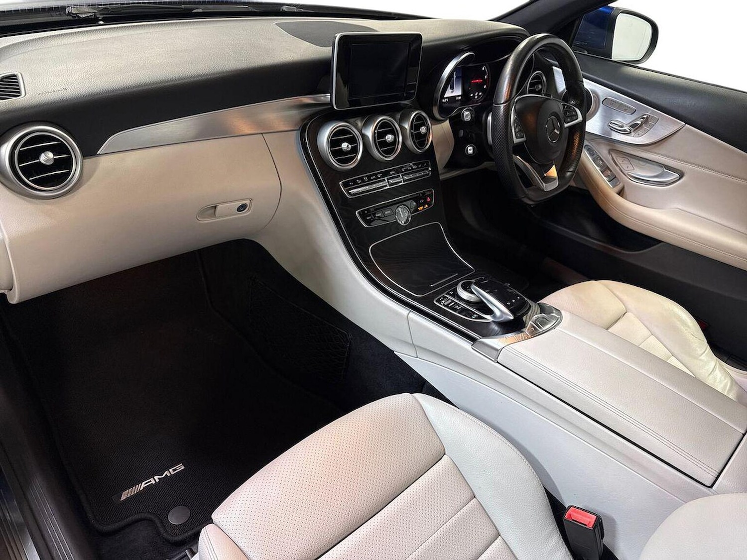 Used Mercedes-Benz C-Class 2017 for sale - 76064361: Photo 8