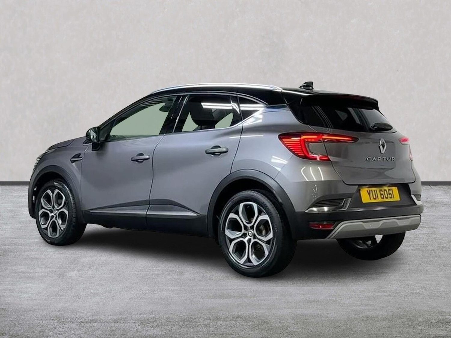 Used Renault Captur 2022 for sale - 76969012: Photo 2