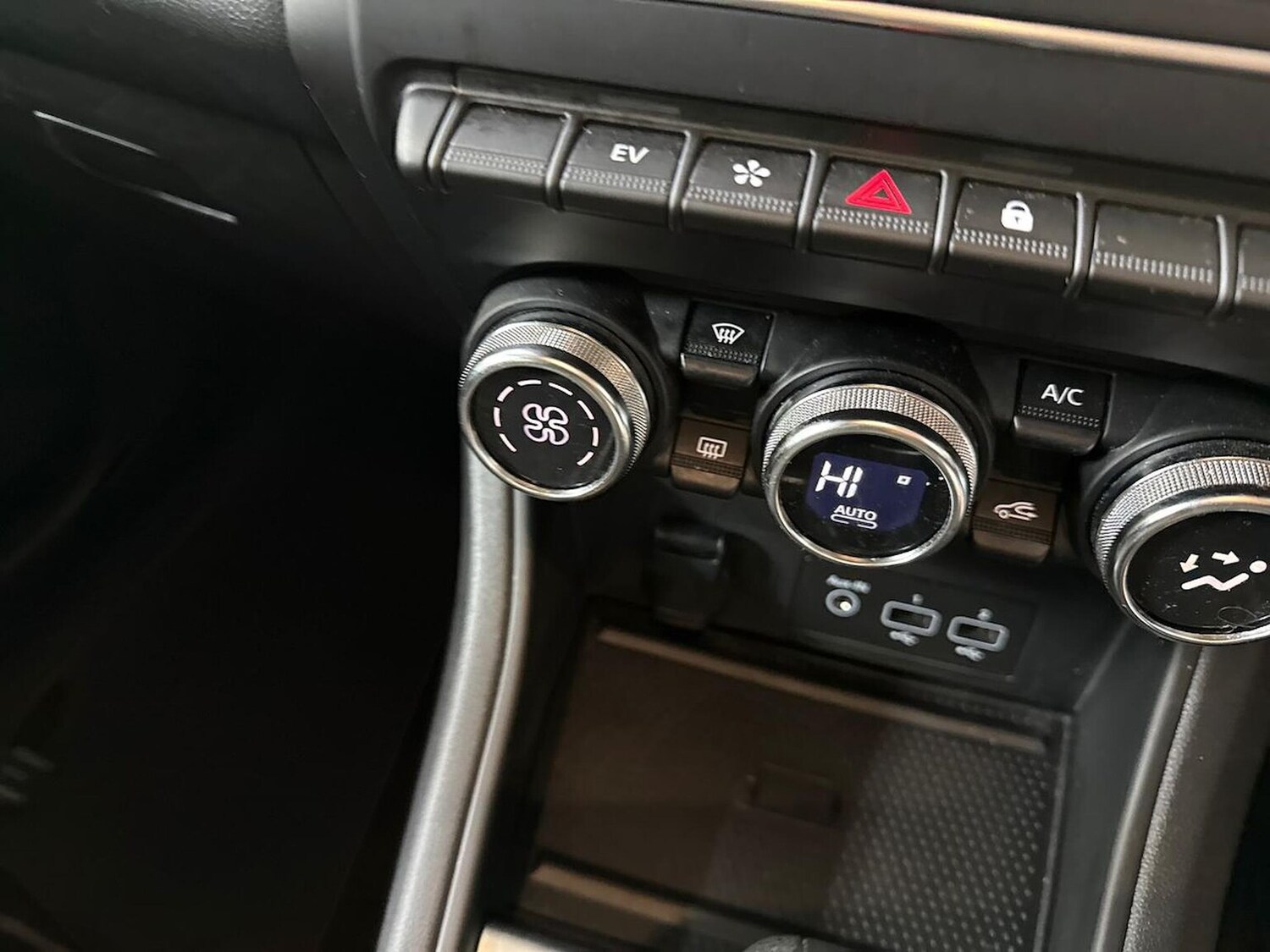 Used Renault Captur 2023 for sale - 78192057: Photo 24