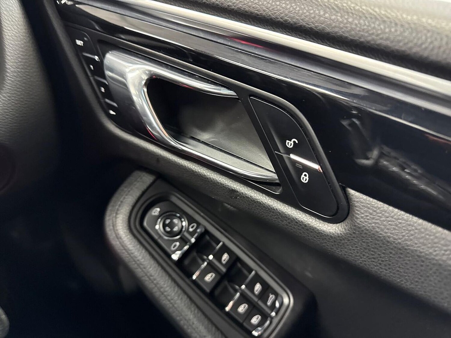 Used Porsche Macan 2017 for sale - 77916133: Photo 21