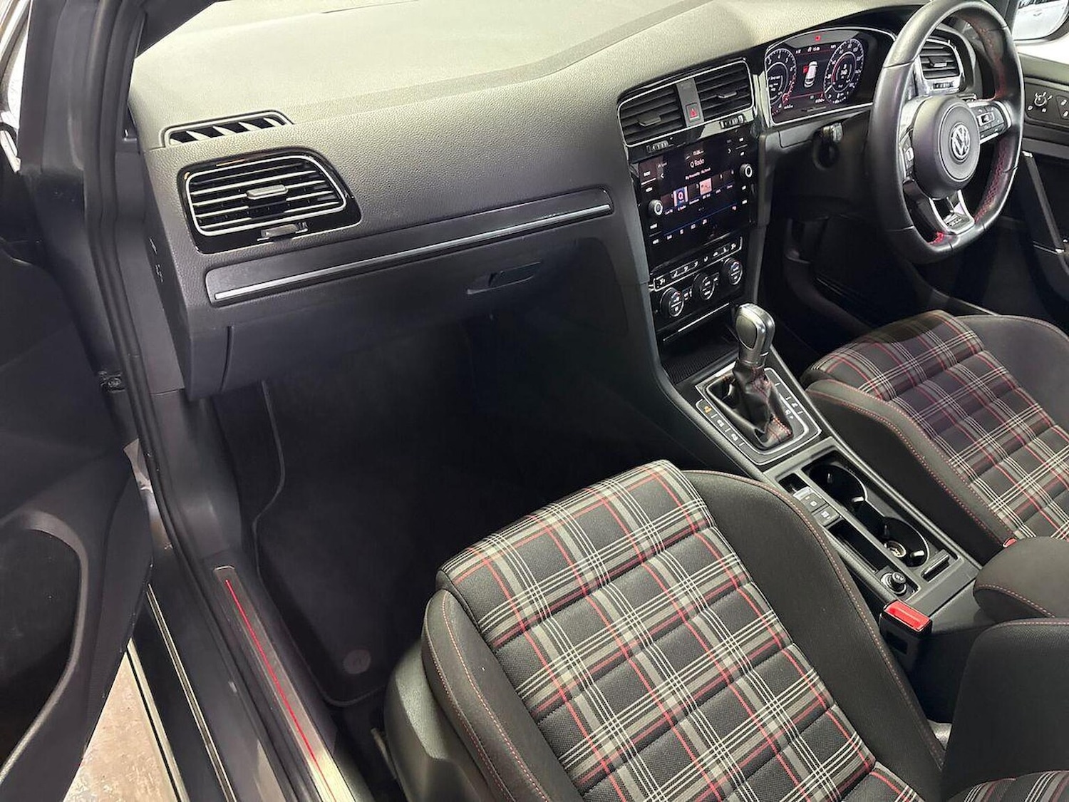 Used Volkswagen Golf 2017 for sale - 78191888: Photo 9