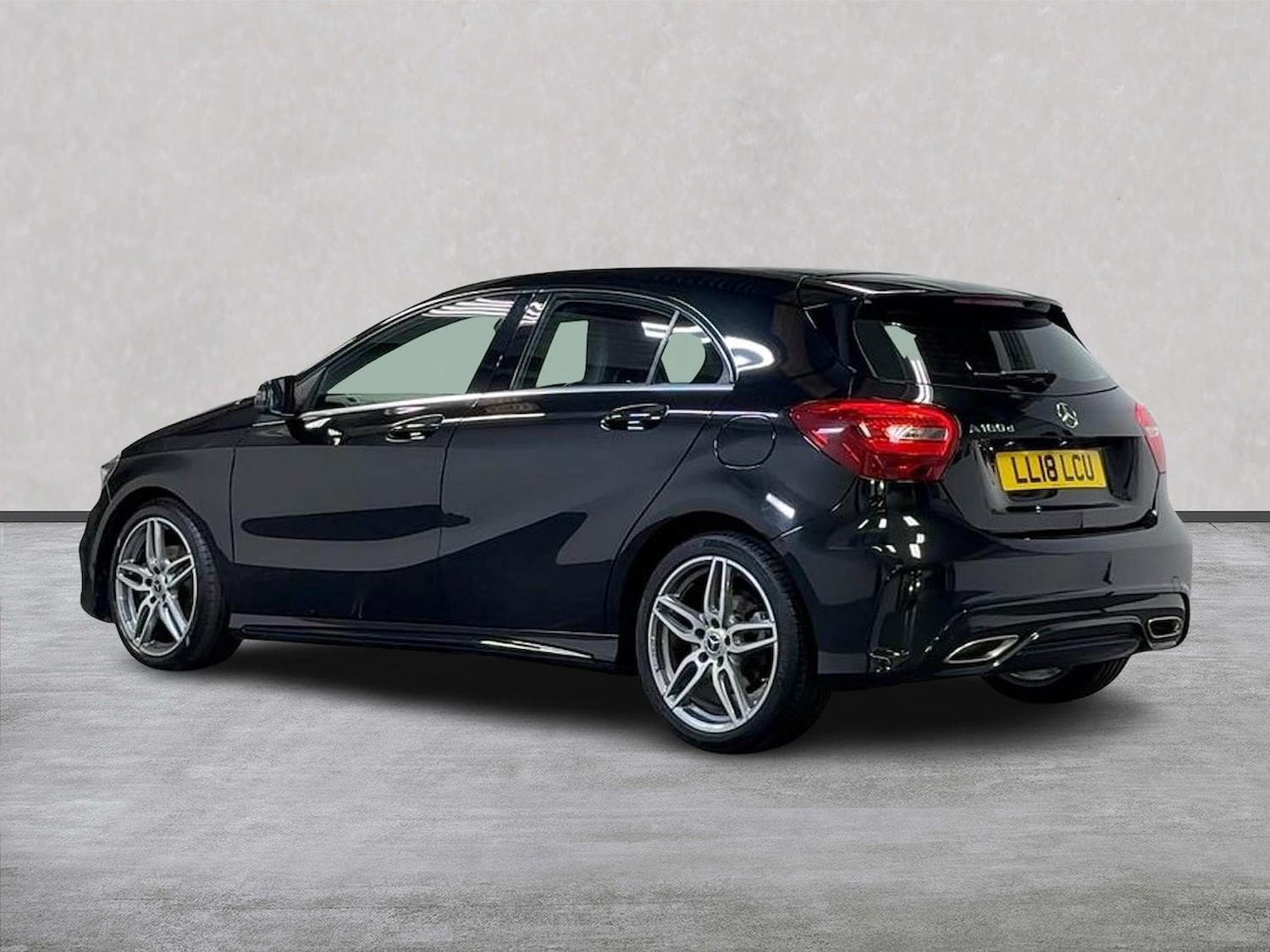 Used Mercedes-Benz A-Class 2018 for sale - 76504961: Photo 2