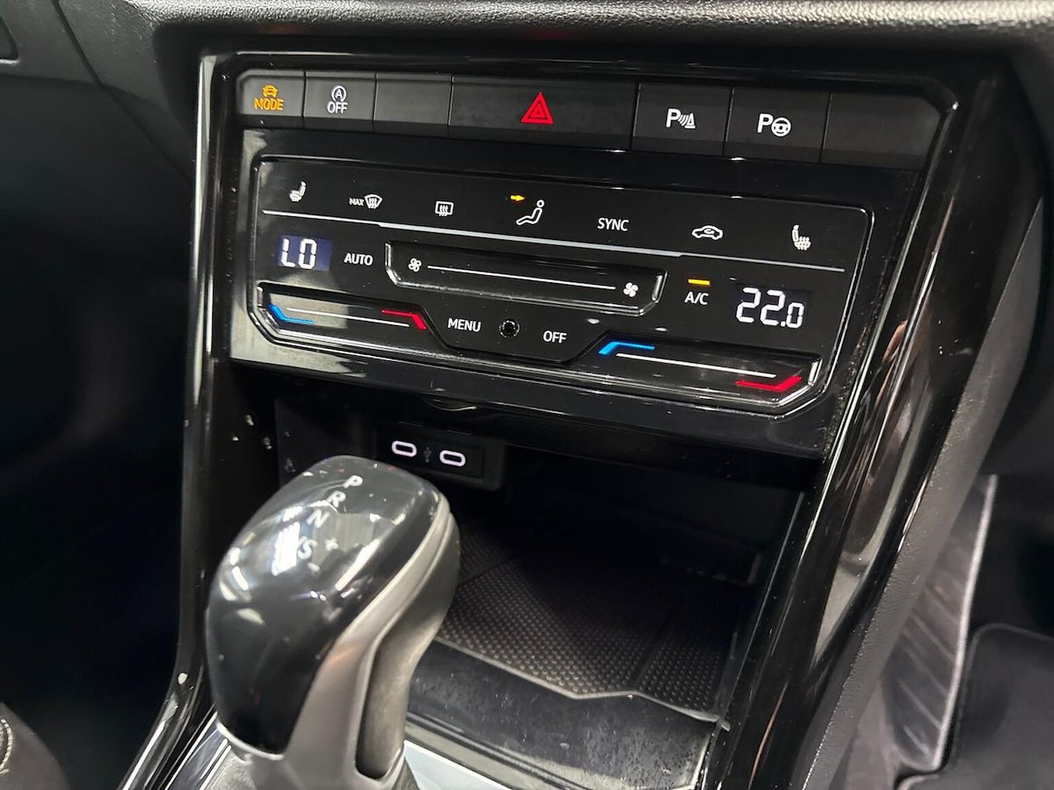 Used Volkswagen T-Roc 2022 for sale - 77715436: Photo 22