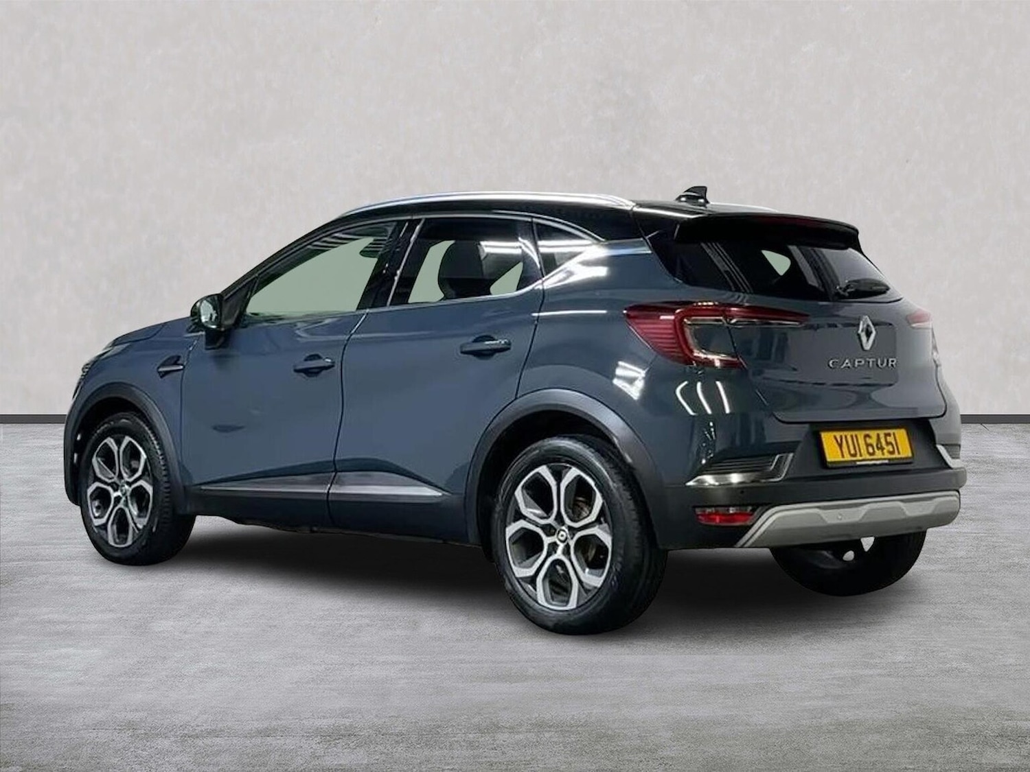 Used Renault Captur 2022 for sale - 76969985: Photo 2