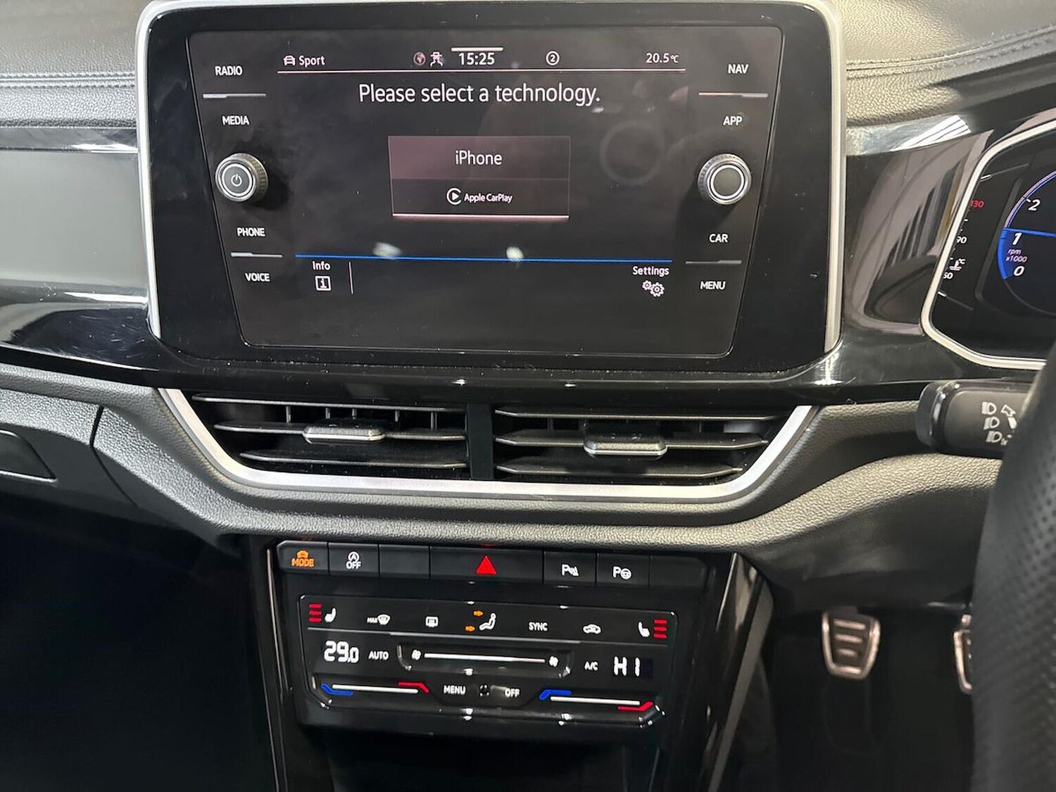 Used Volkswagen T-Roc 2023 for sale - 77489282: Photo 11