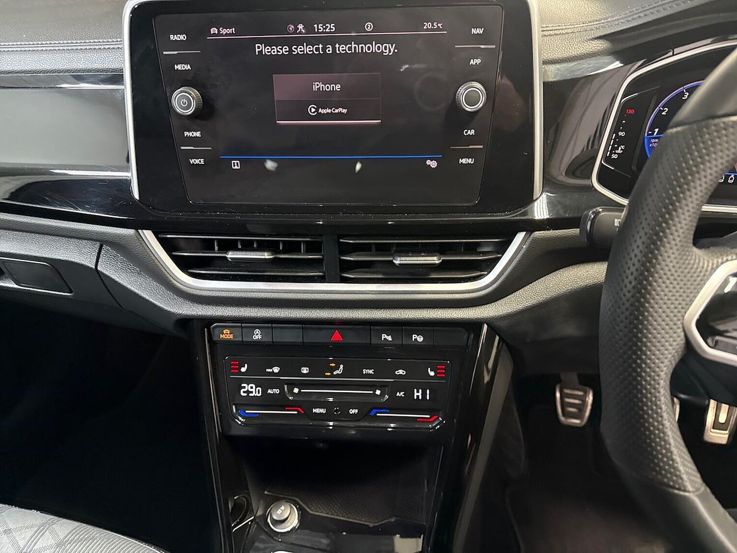 Used Volkswagen T-Roc 2023 for sale - 77489282: Photo 13