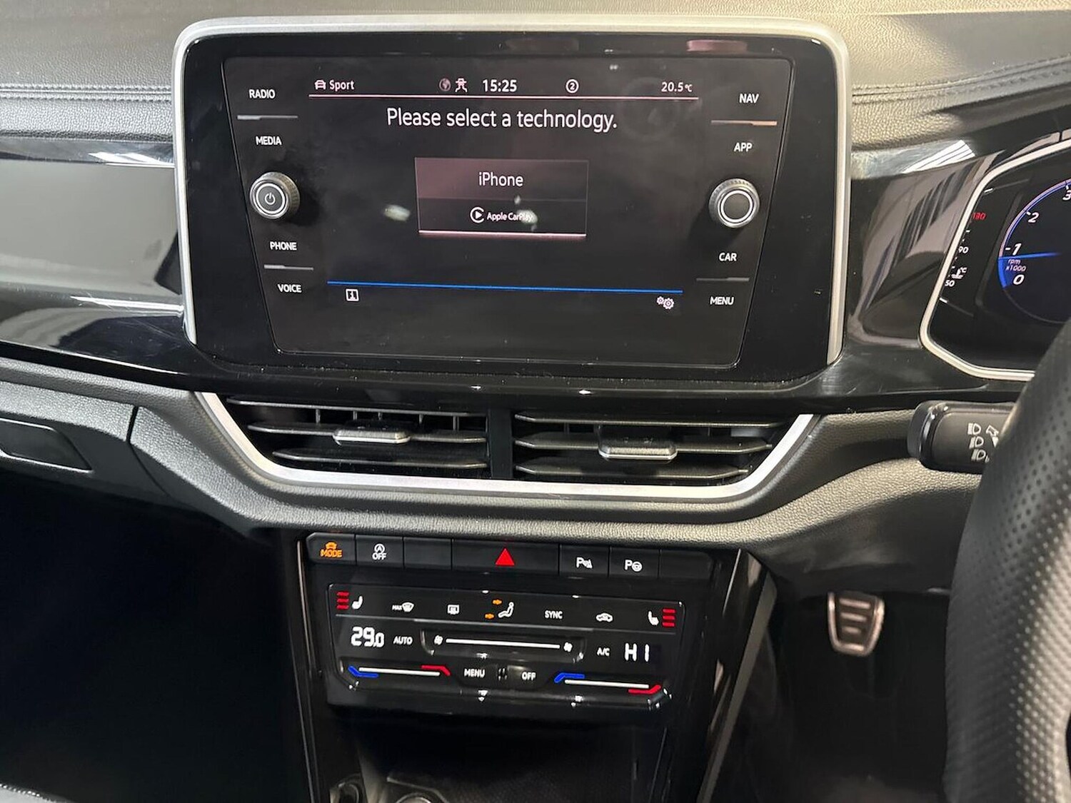 Used Volkswagen T-Roc 2023 for sale - 77489282: Photo 23