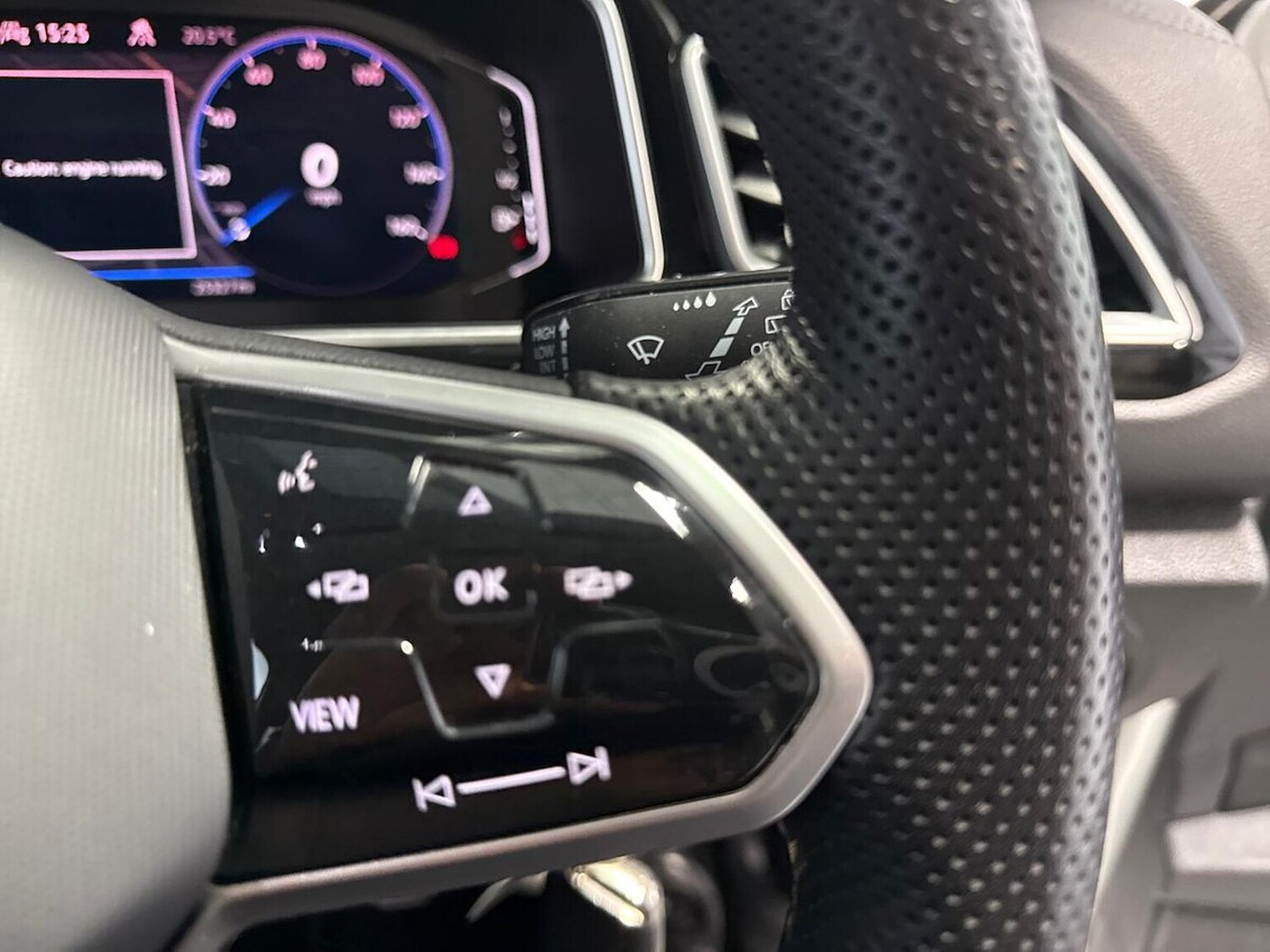 Used Volkswagen T-Roc 2023 for sale - 77489282: Photo 25