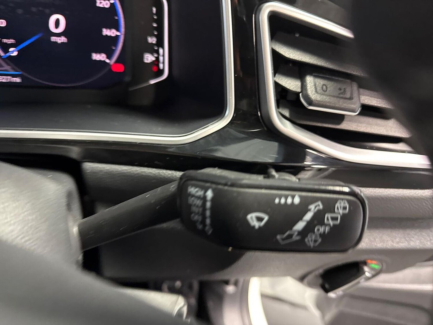 Used Volkswagen T-Roc 2023 for sale - 77489282: Photo 27