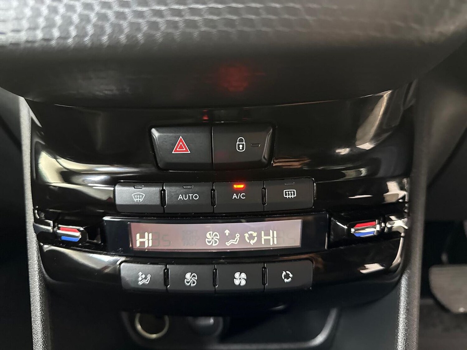 Used Peugeot 208 2019 for sale - 78191945: Photo 24