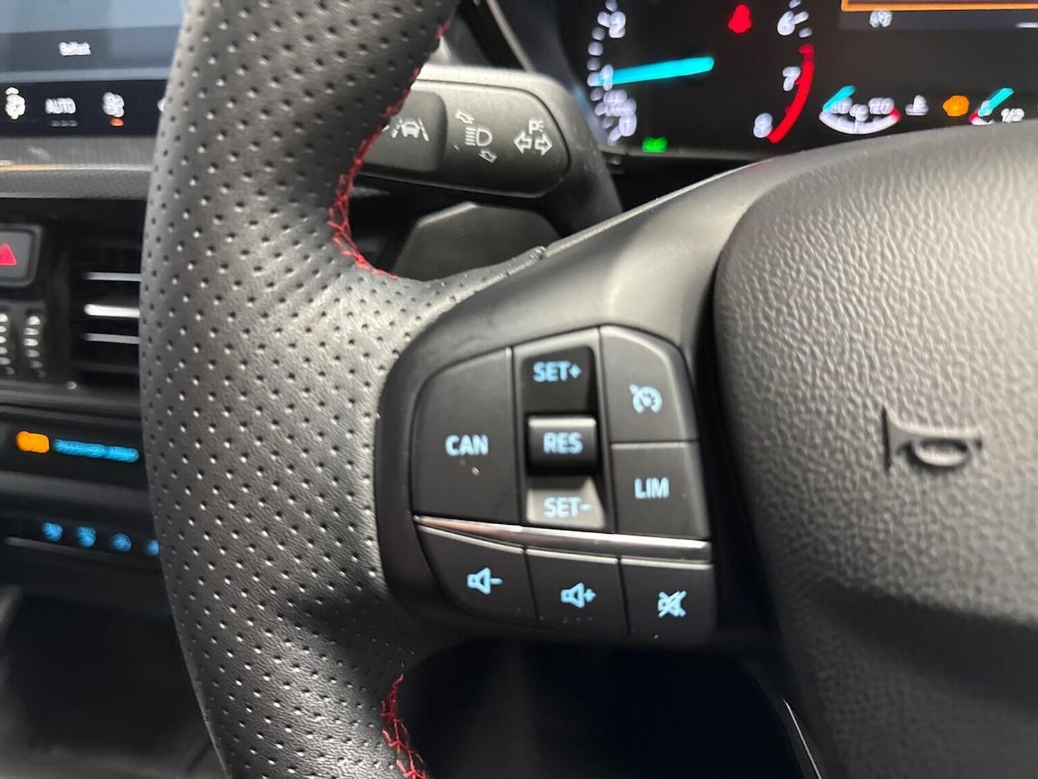 Used Ford Focus 2023 for sale - 76363387: Photo 24