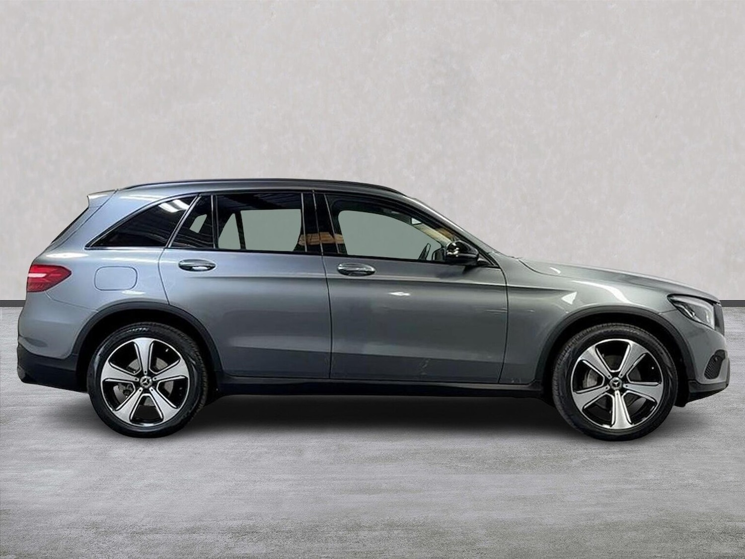 Used Mercedes-Benz GLC 2018 for sale - 76045973: Photo 3