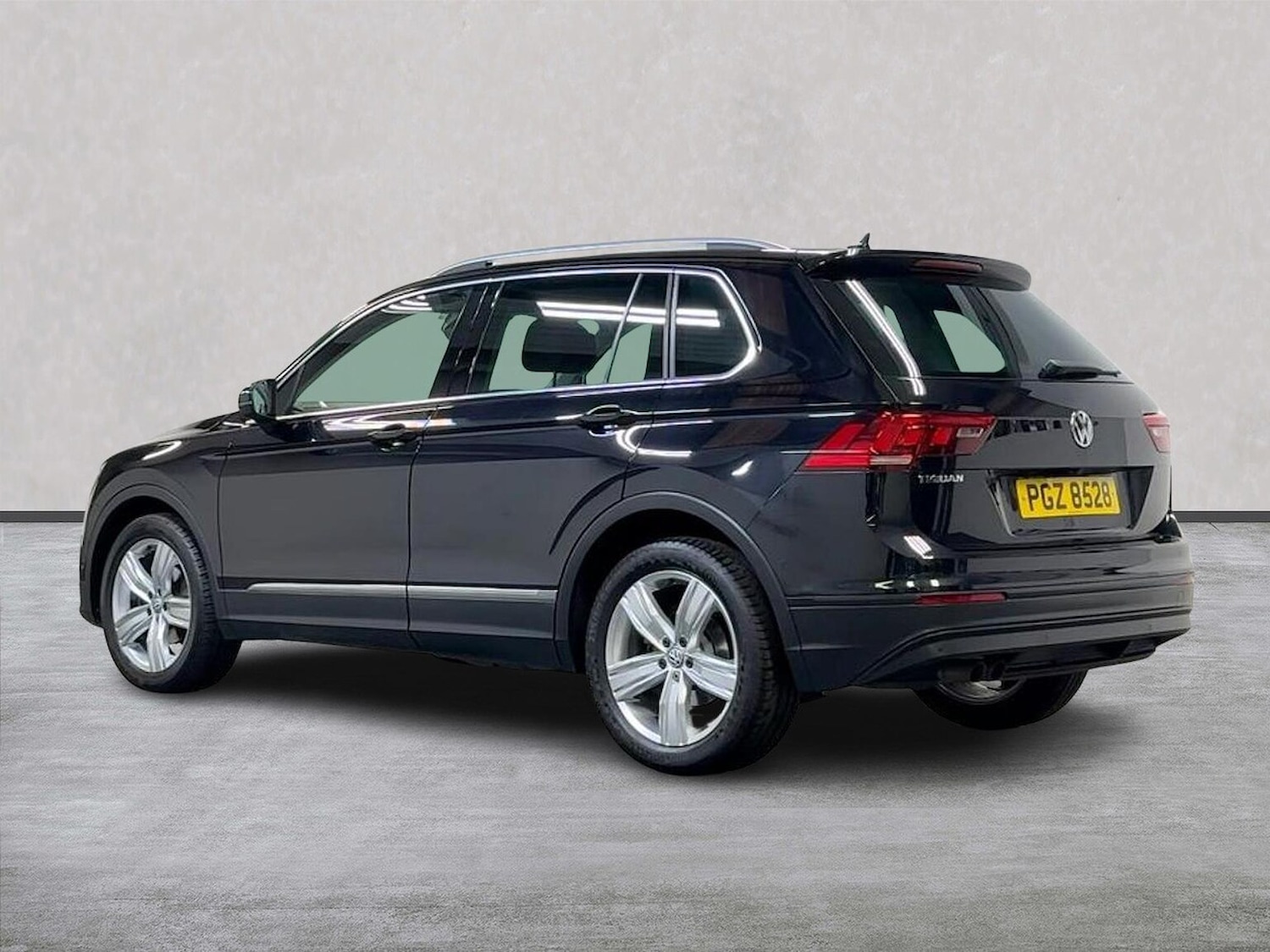 Used Volkswagen Tiguan 2020 for sale - 76365039: Photo 2