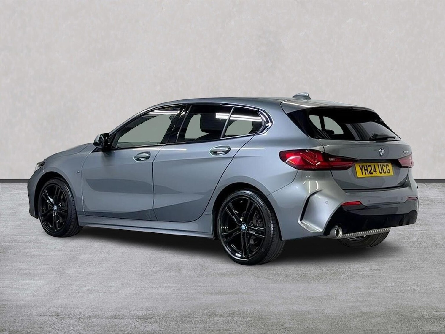 Used BMW 1 Series 2024 for sale - 76040685: Photo 2