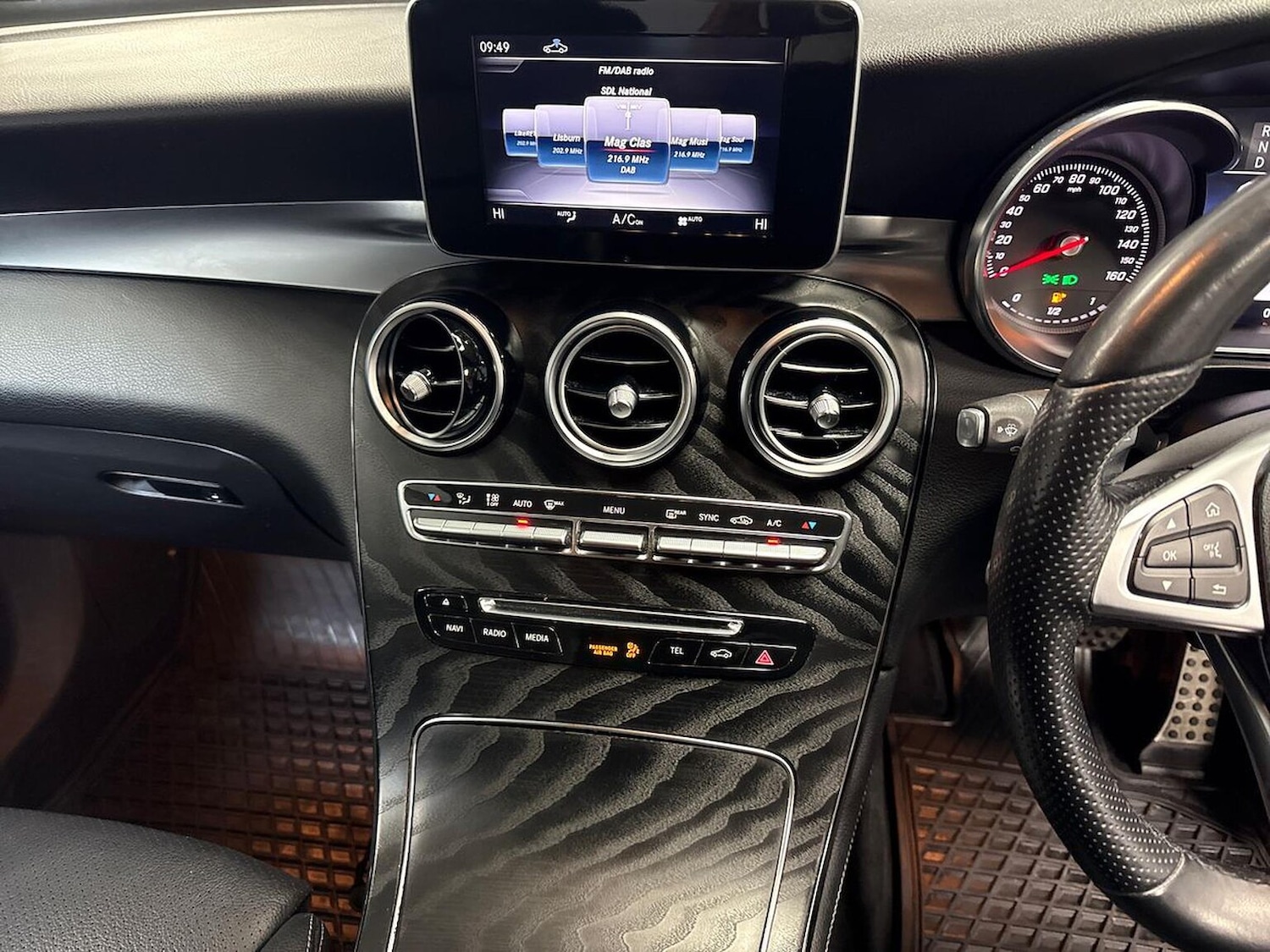 Used Mercedes-Benz GLC 2018 for sale - 76157227: Photo 11