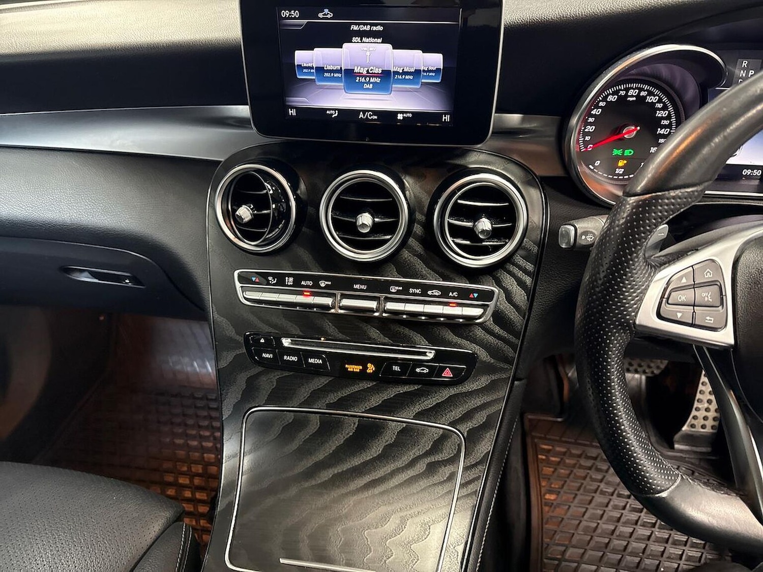 Used Mercedes-Benz GLC 2018 for sale - 76157227: Photo 13