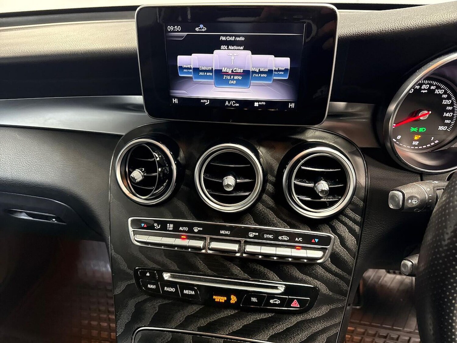 Used Mercedes-Benz GLC 2018 for sale - 76157227: Photo 23