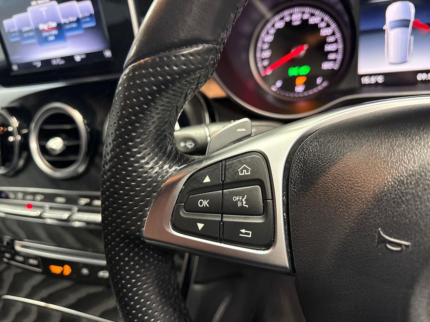 Used Mercedes-Benz GLC 2018 for sale - 76157227: Photo 24