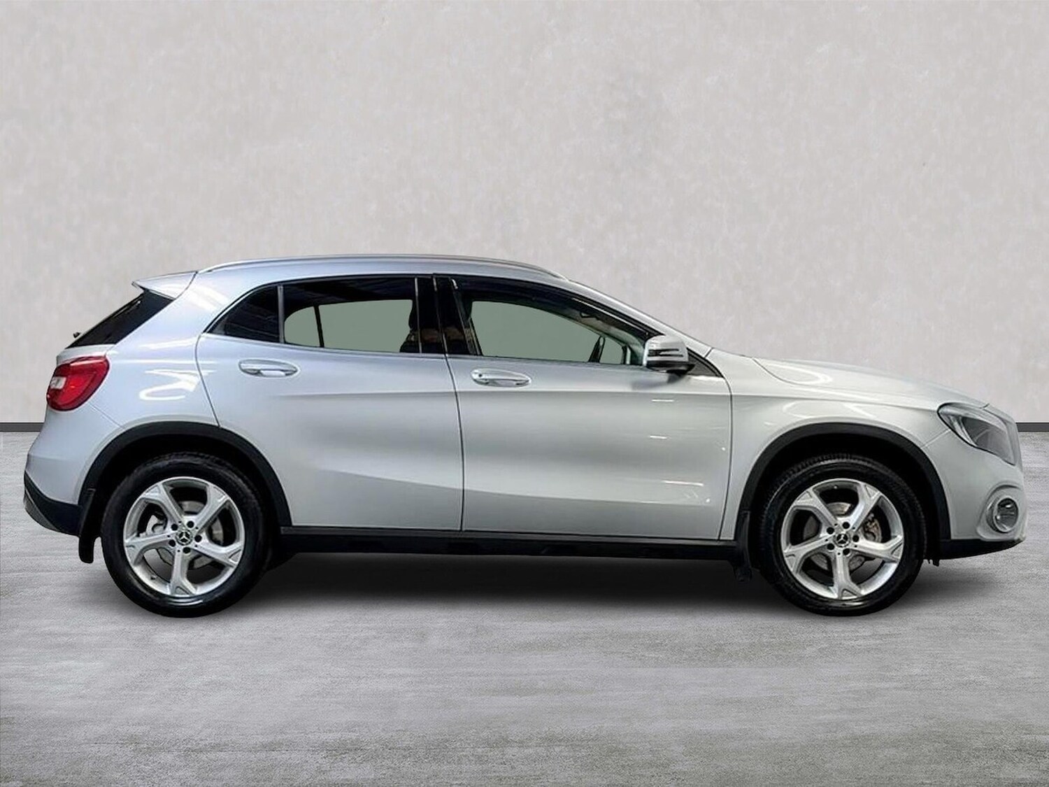 Used Mercedes-Benz GLA 2019 for sale - 76363390: Photo 3